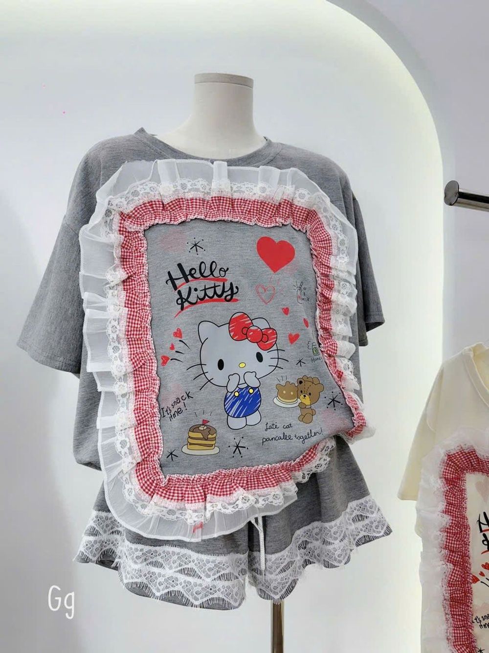 Bộ Áo Tay Lỡ Quần Đùi Kitty Viền Bèo Chất Tăm Mát Freesize Dưới 55kg