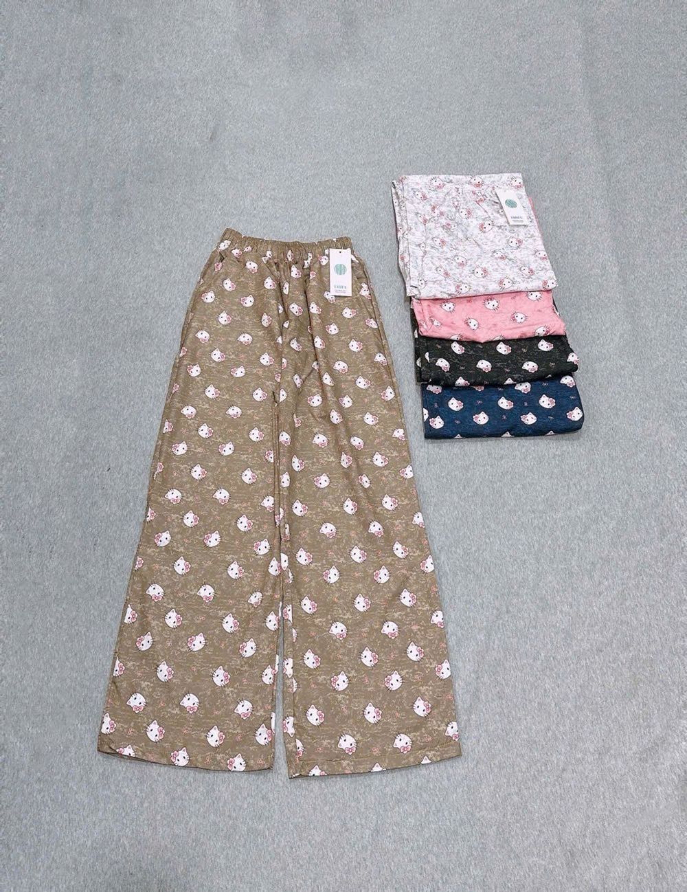 Quần Dài Ống Rộng Họa Tiết Mèo Hello Kitty Dễ Thương, Chất Vải Lụa Mềm Mịn Thoáng Thoải Mái Freesize dưới 63kg