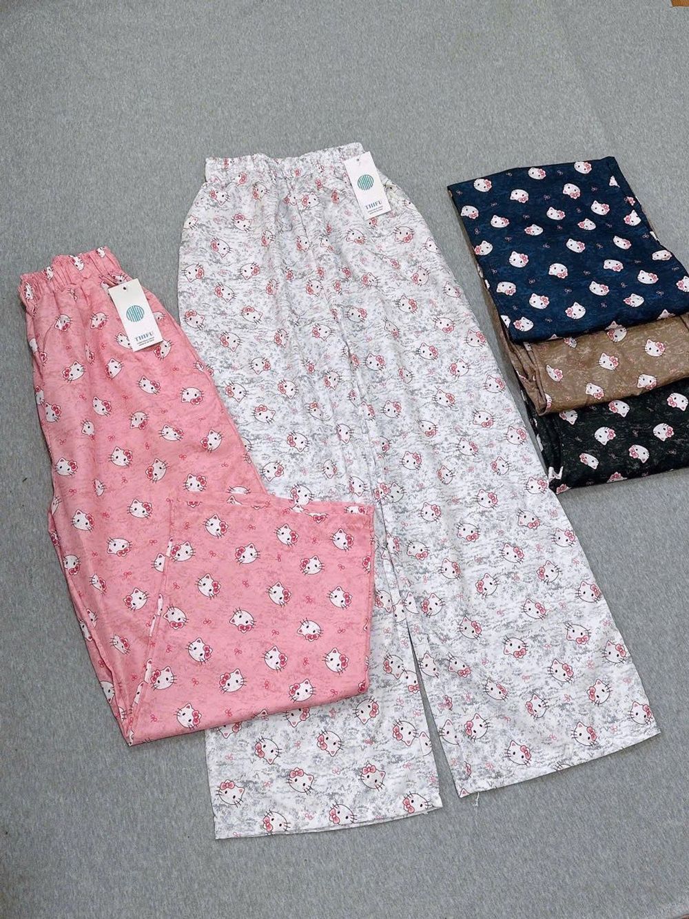 Quần Dài Ống Rộng Họa Tiết Mèo Hello Kitty Dễ Thương, Chất Vải Lụa Mềm Mịn Thoáng Thoải Mái Freesize dưới 63kg
