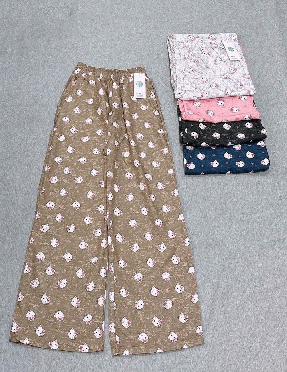Quần Dài Ống Rộng Họa Tiết Mèo Hello Kitty Dễ Thương, Chất Vải Lụa Mềm Mịn Thoáng Thoải Mái Freesize dưới 63kg