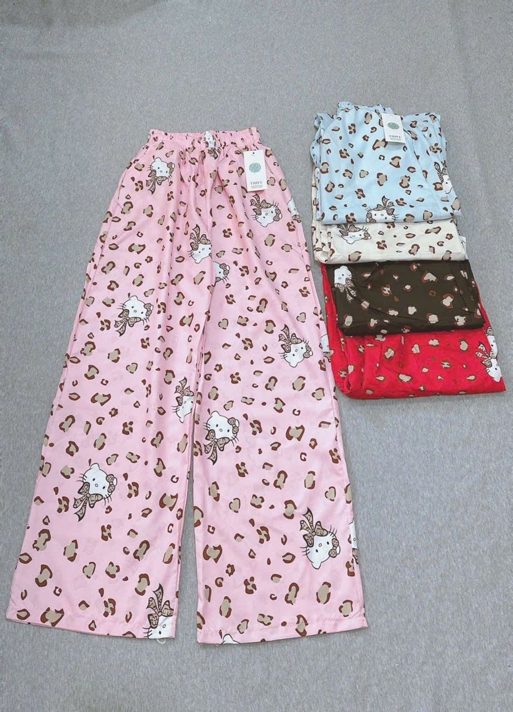 Quần Dài Ống Rộng Họa Tiết Mèo Hello Kitty Phối Da Báo Dễ Thương, Chất Vải Lụa Mềm Mịn Thoáng Thoải Mái Freesize