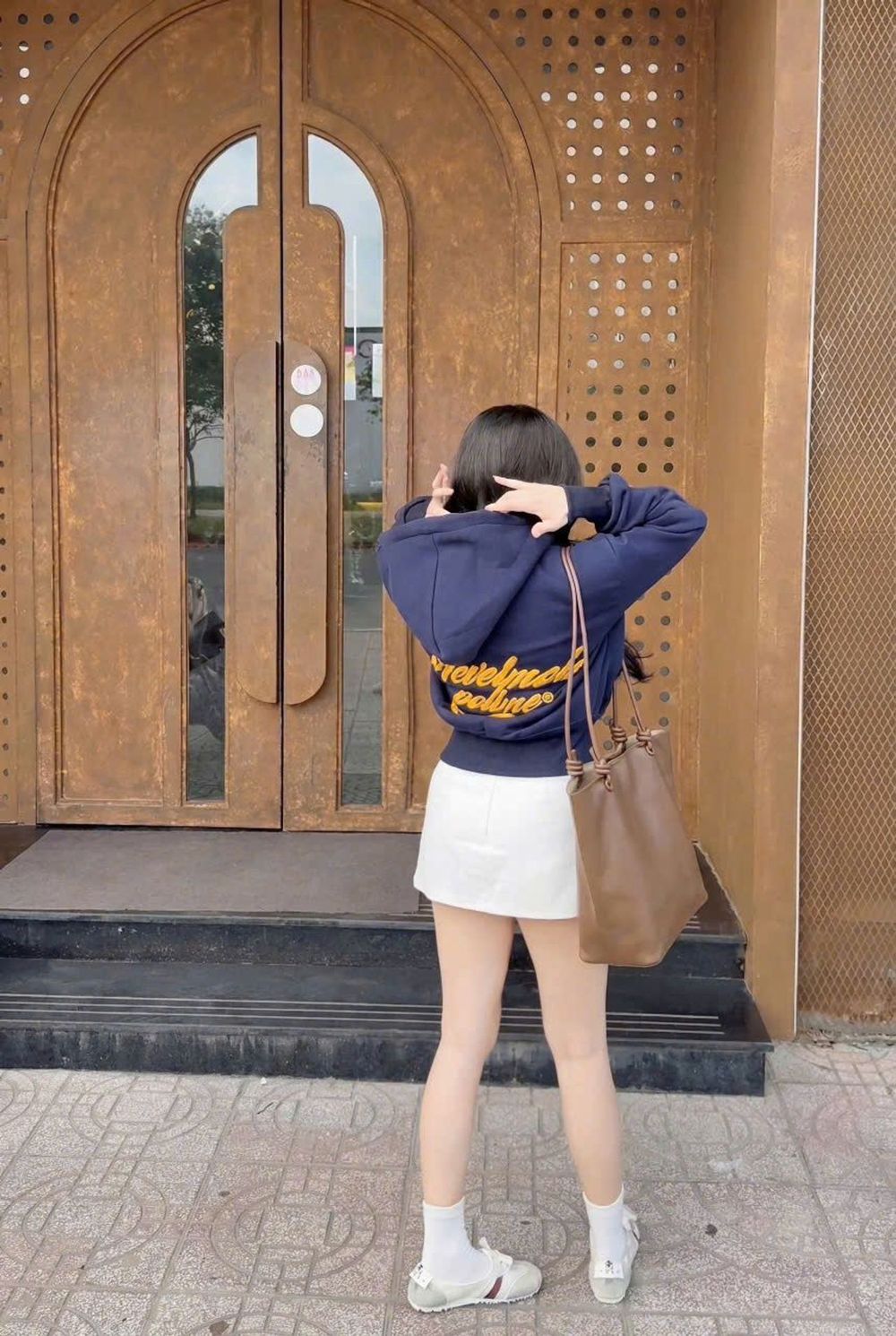 Áo khoác lửng in nổi chữ HEVERMORE POLIME