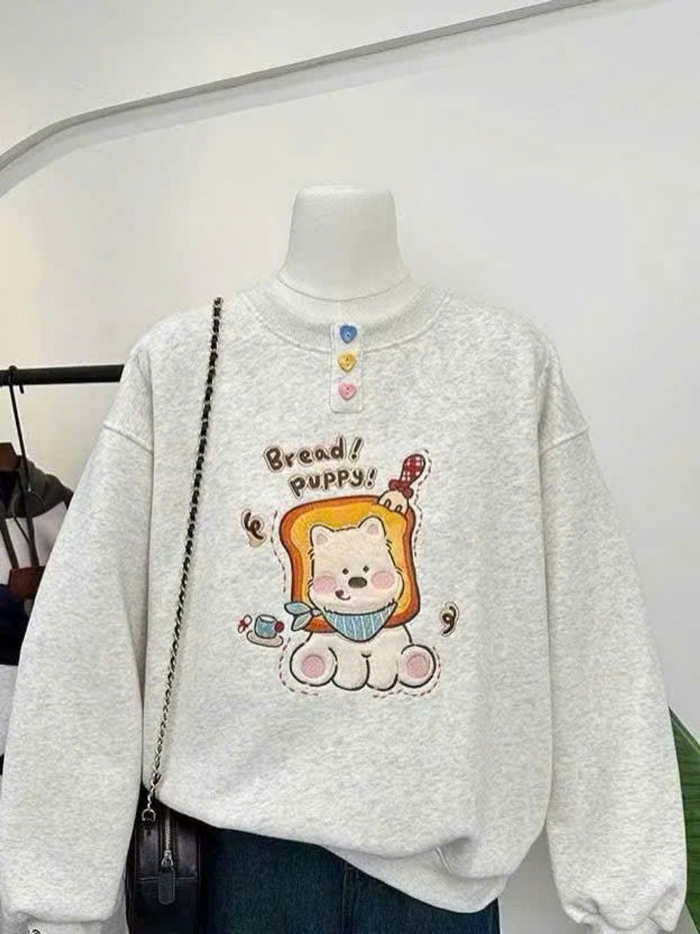 Áo dài tay nữ cổ tròn đính charm nút