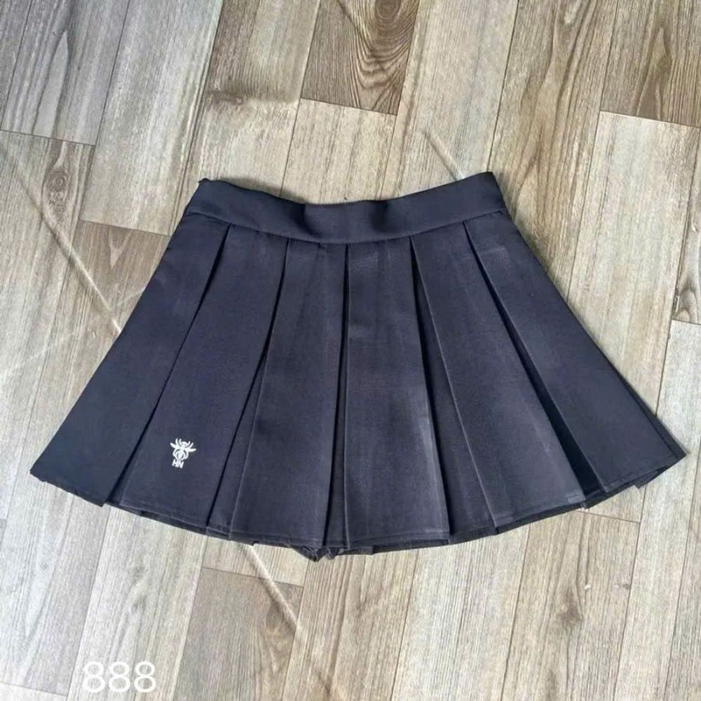 Chân Váy Xếp Ly Thêu Ong Dáng Ngắn Phong Cách Hàn Quốc