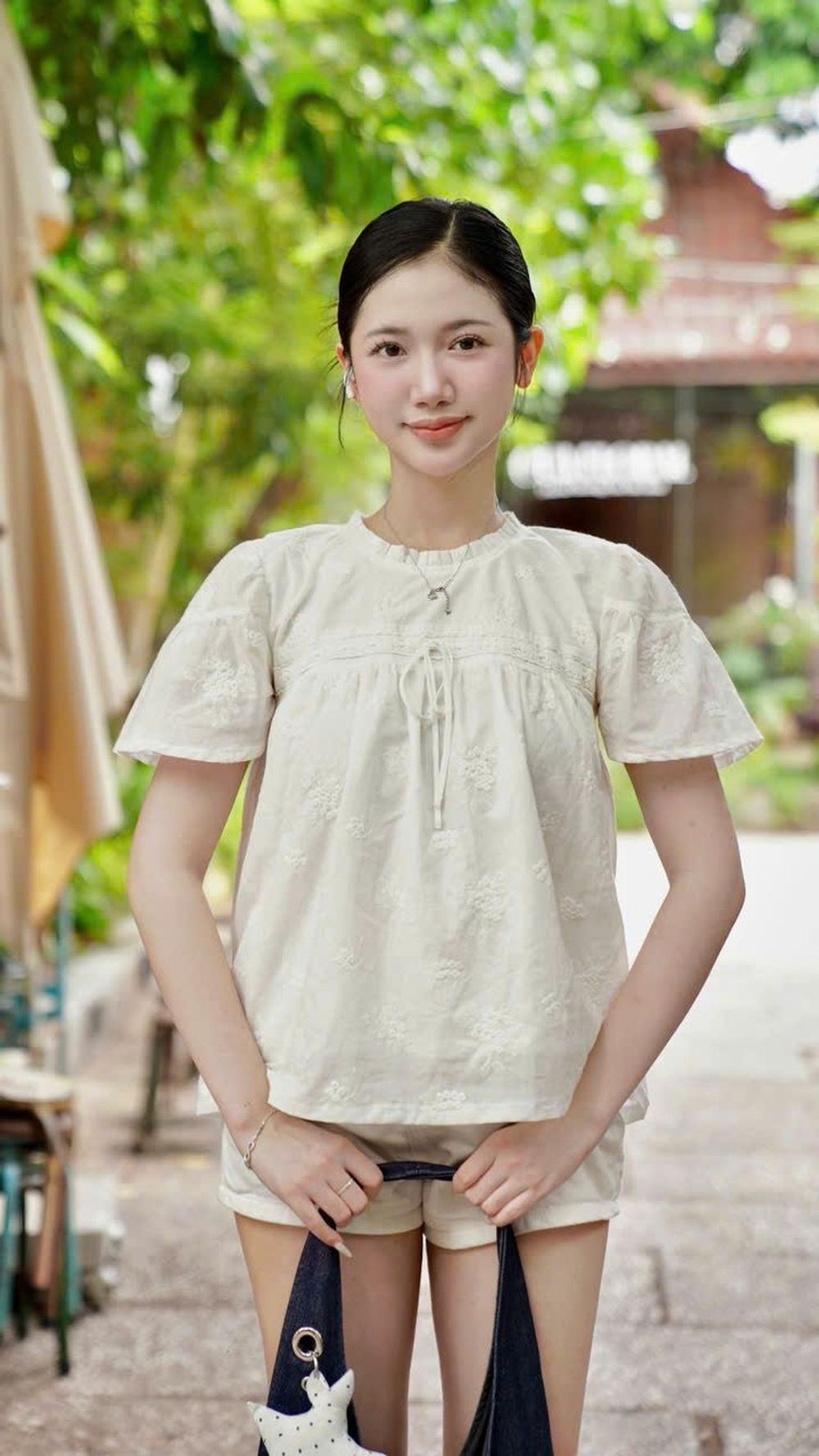 Áo Kiểu Tiểu Thư Tay Ngắn Phồng Nhẹ Thêu Hoa Nhí Phối Ren Cao Cấp