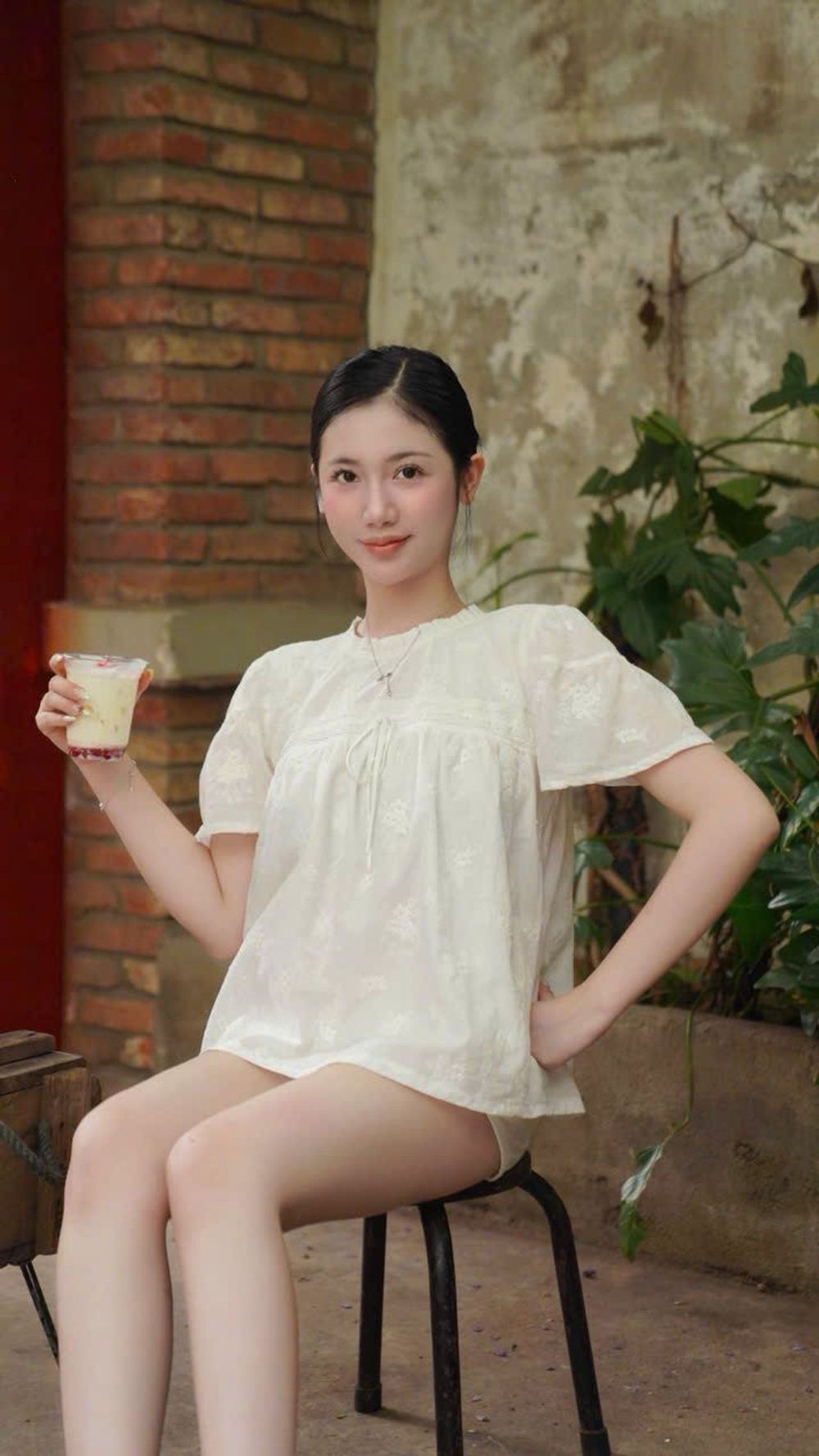 Áo Kiểu Tiểu Thư Tay Ngắn Phồng Nhẹ Thêu Hoa Nhí Phối Ren Cao Cấp