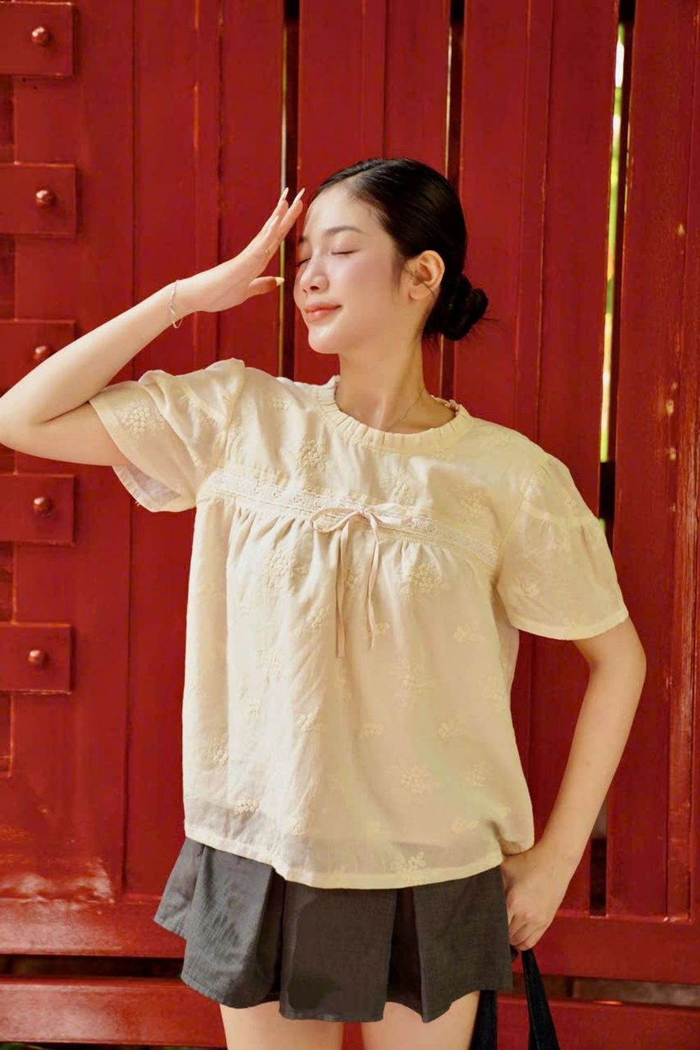 Áo Kiểu Tiểu Thư Tay Ngắn Phồng Nhẹ Thêu Hoa Nhí Phối Ren Cao Cấp