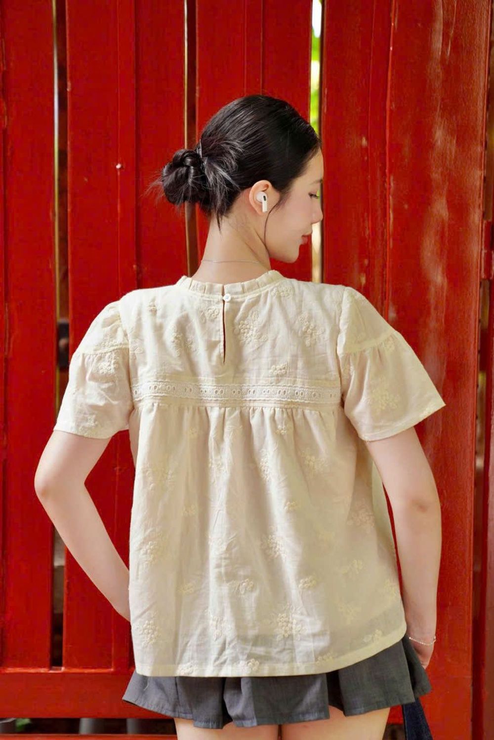 Áo Kiểu Tiểu Thư Tay Ngắn Phồng Nhẹ Thêu Hoa Nhí Phối Ren Cao Cấp