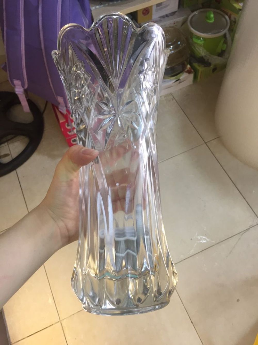 Lọ Hoa Thủy Tinh Loe Trắng 20cm (THÙNG 36C)