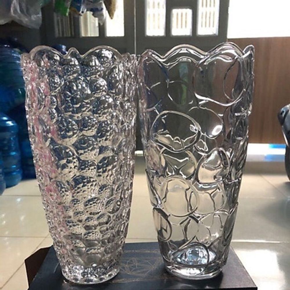 Bình cắm hoa thuỷ tinh cao 25cm khum trắng