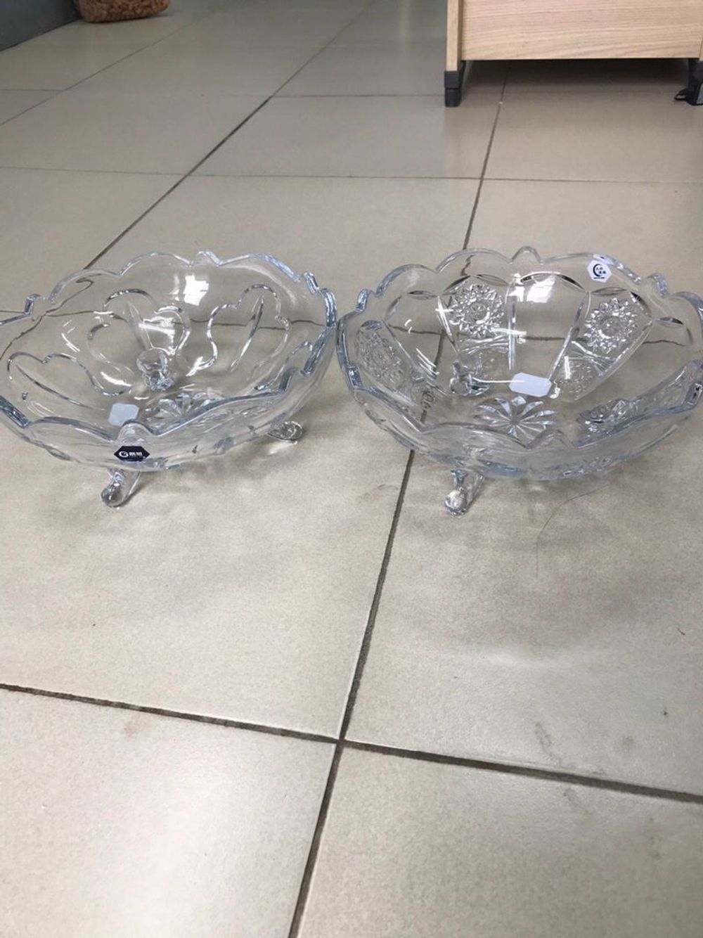 Đĩa Bát Thủy Tinh 3 Chân Trắng (THUNG 16C)