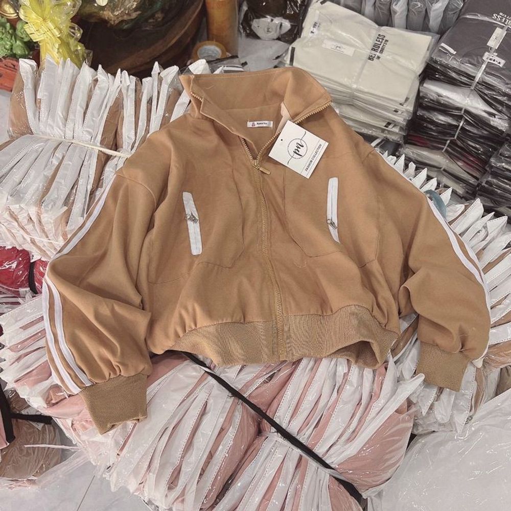 Áo khoác da lộn có nón có nút chặn nón,2 lớp lót dù,logo thêu form to 70kg