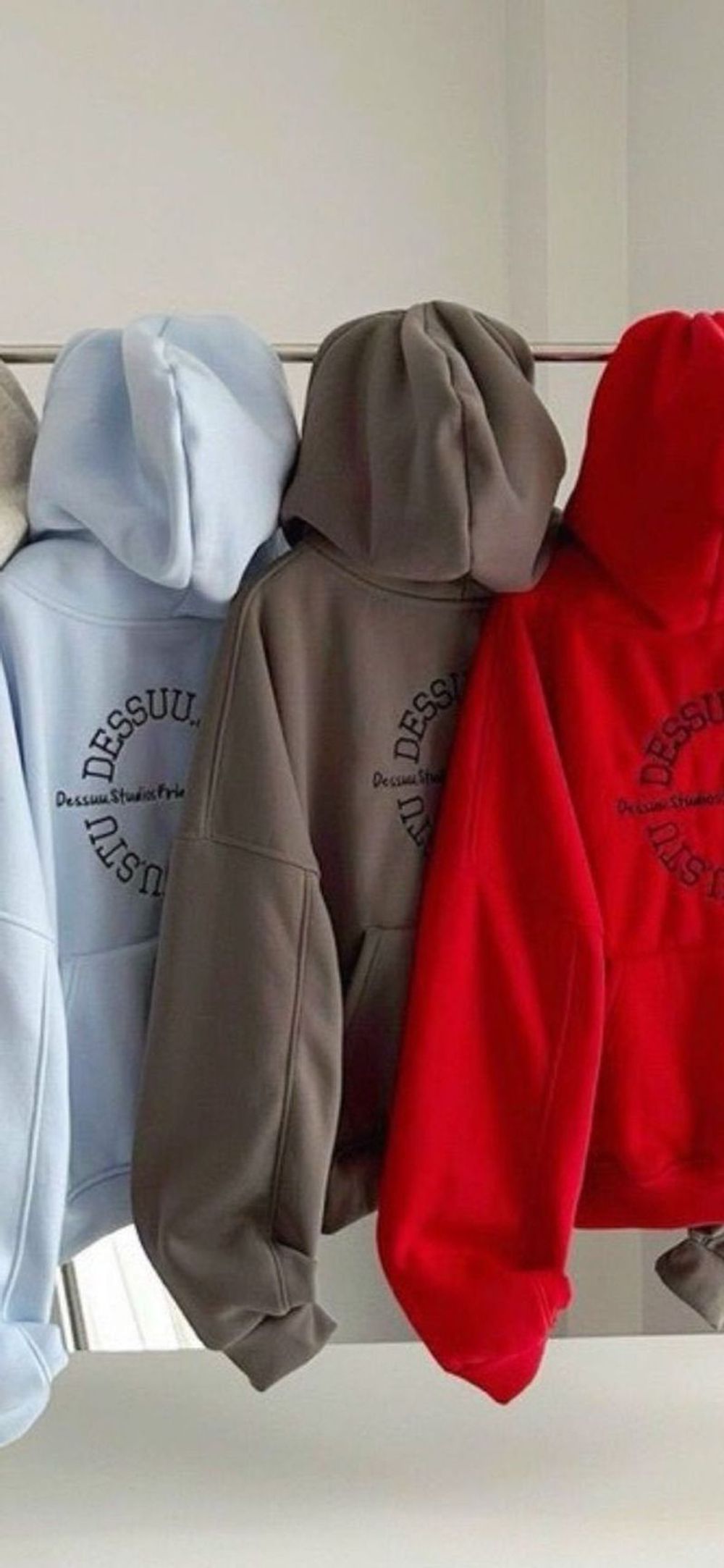 Áo khoác nỉ UNISEX có túi sau thêu DESSUU.DTU chất nỉ mịn mát freesize dưới 75kg