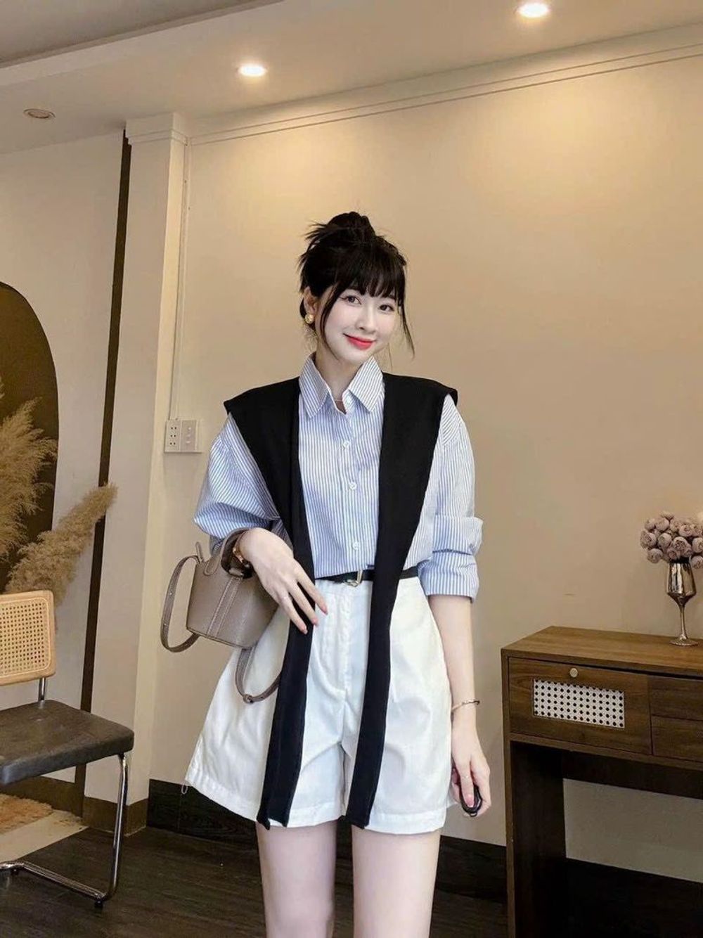 sét 4 món áo sơ mi kate , quần kaki mềm +áo khoác mỏng kèm nịt freesize dưới 55kg