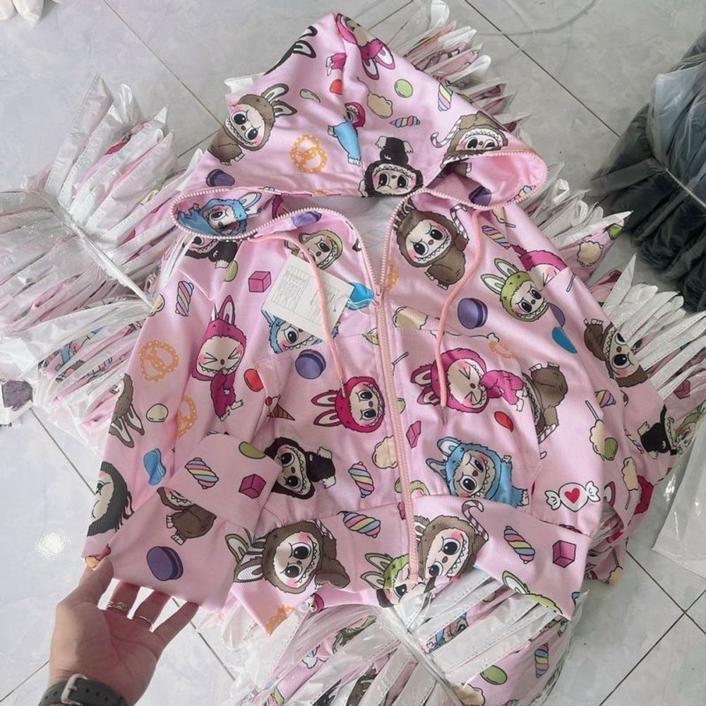 Áo khoác LaBUBU chất len gân freesize dưới 70kg. nón rộng