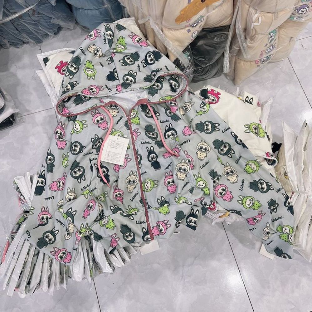 Áo khoác LaBUBU chất len gân freesize dưới 70kg. nón rộng