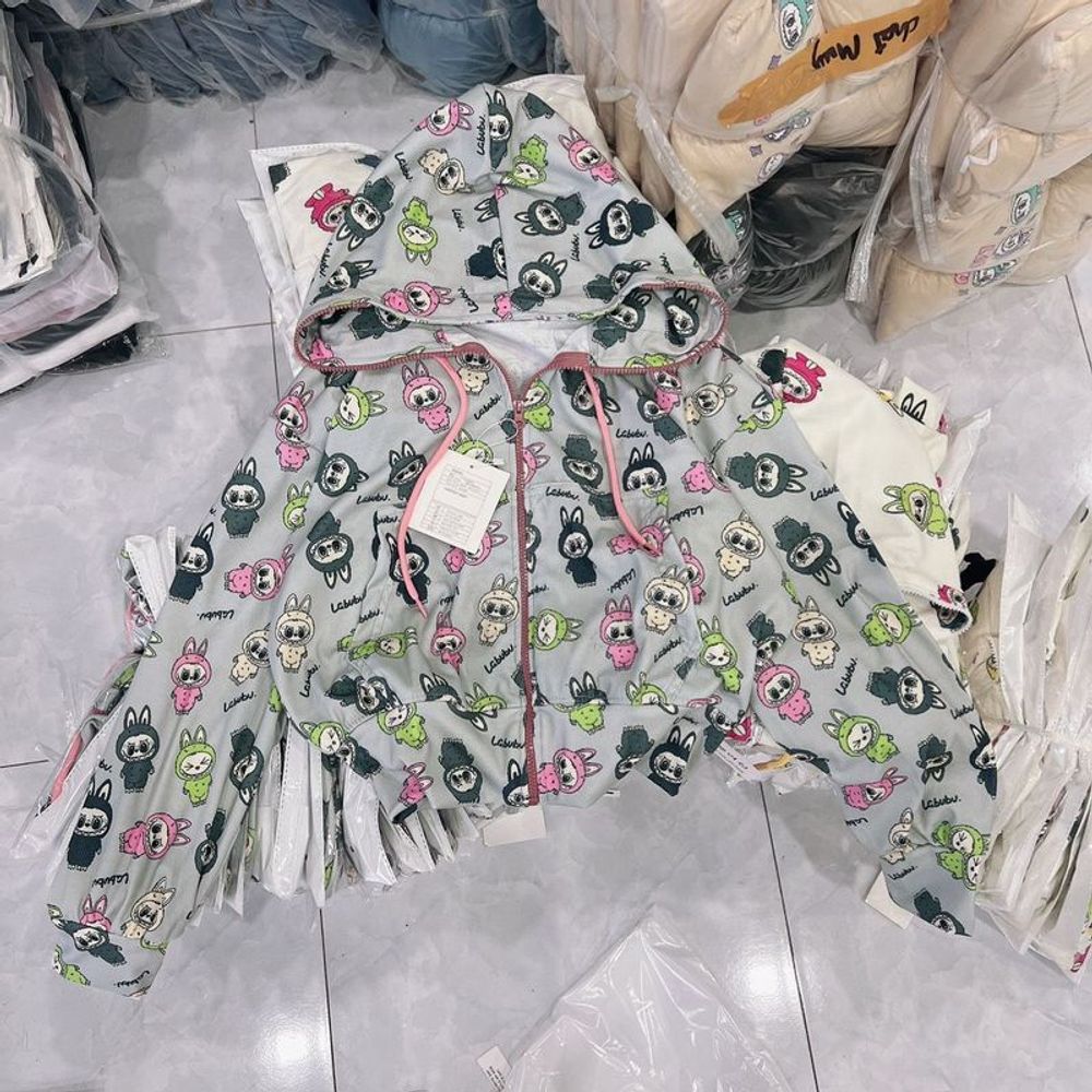 Áo khoác LaBUBU chất len gân freesize dưới 70kg. nón rộng