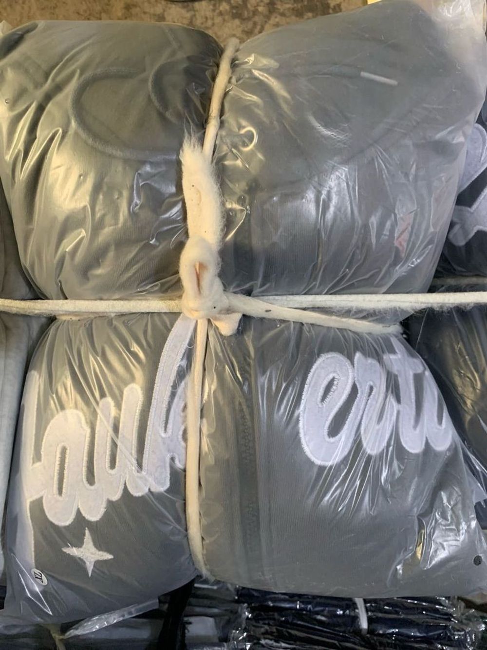 Áo khoác thêu FANKERTIN ,chất nỉ bông dày mịn