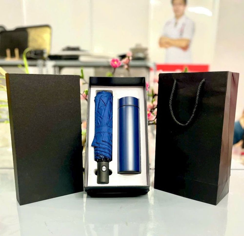 Set quà tặng cao cấp (bình giữ nhiệt 500ml hiện nhiệt độ + ô chống thấm)