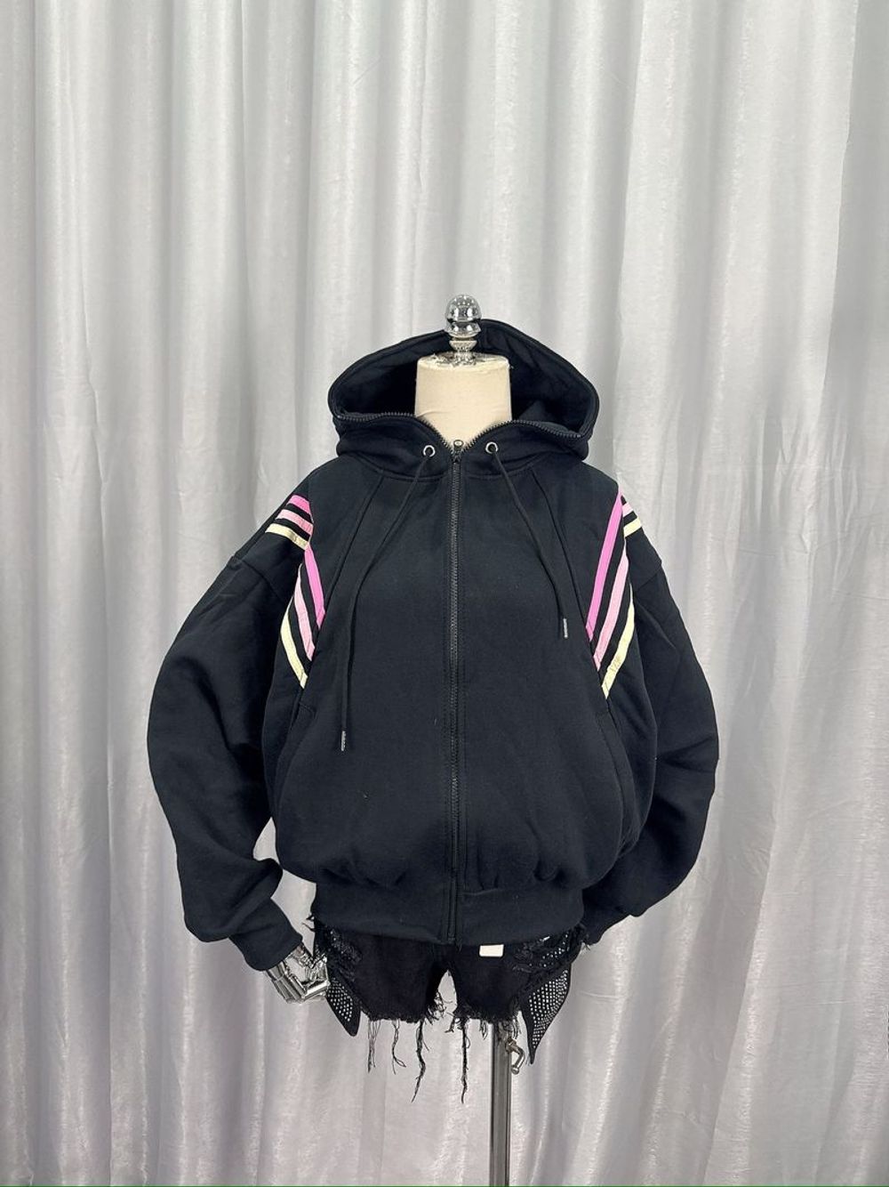 Áo Khoác Nỉ Ngoại Dày , Dây Kéo Cổ Cao Phối Viền Vai, Có Túi Trong Freesize Dưới 65kg