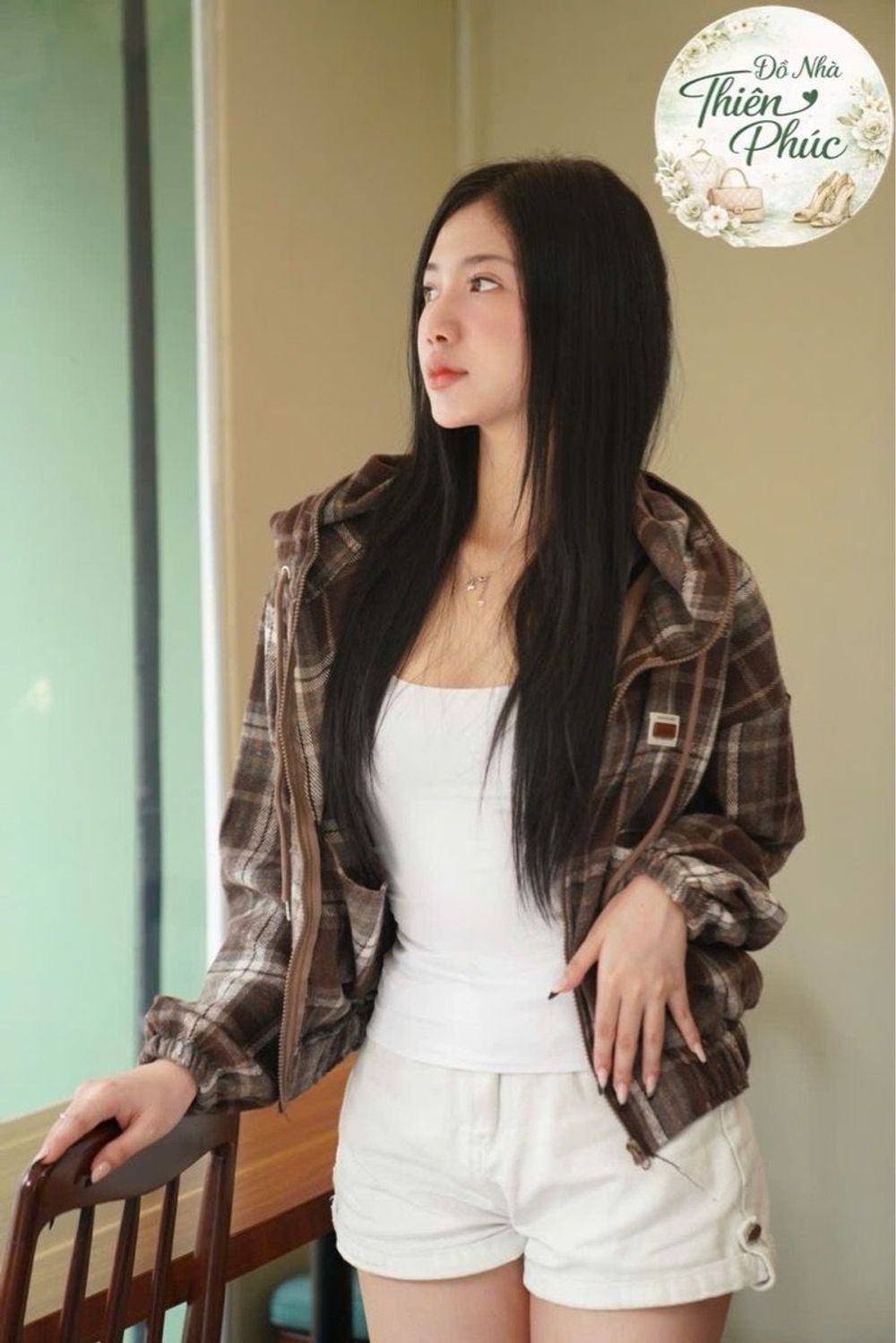 Sơ mi caro có nón dáng lửng chất nỉ dạ mềm mịn, cổ cao 2 túi thêu logo