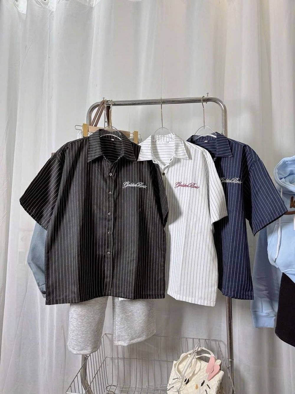 Sơ mi caro có nón dáng lửng chất nỉ dạ mềm mịn, cổ cao 2 túi thêu logo