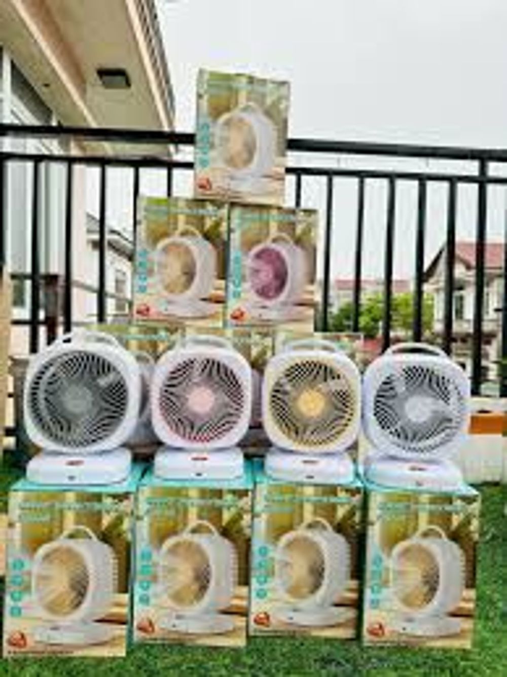 Quạt tích điện mini để bàn