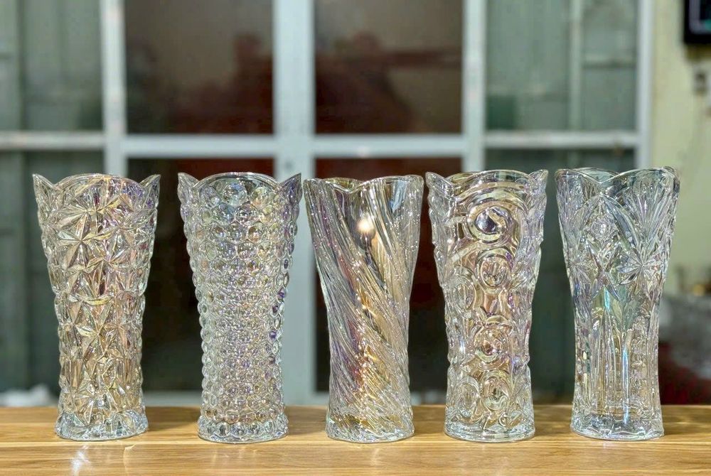 Lọ hoa Thủy tinh hoa văn trắng cao 30 Cm