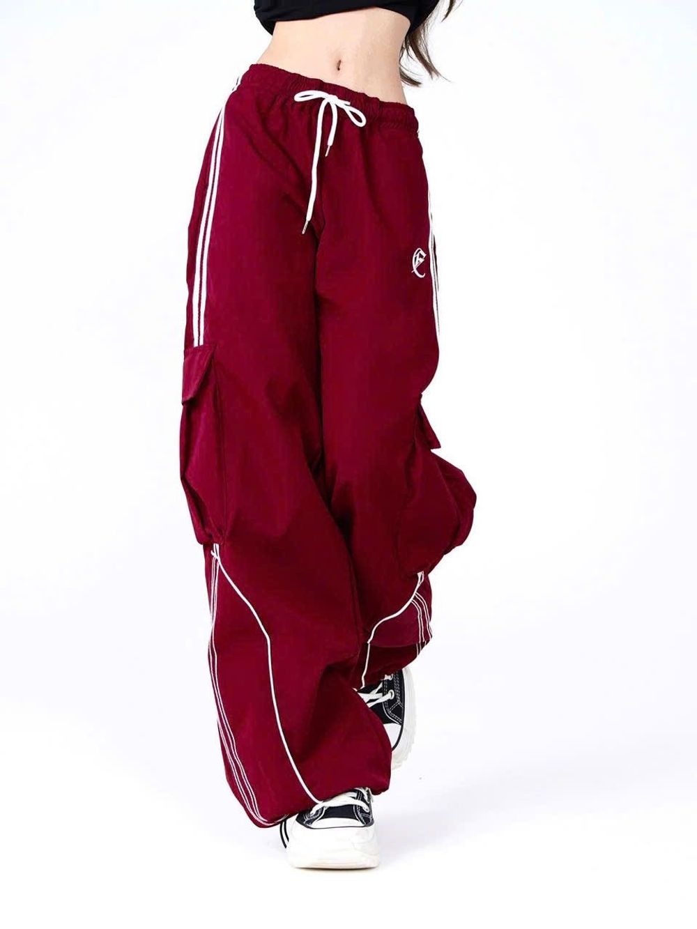 Quần Jogger Nam Nữ, Quần Ống Rộng Unisex Vải Dù Logo Thêu Có Dây Rút Lai,Chạy Chỉ decan 2 Bên Sườn