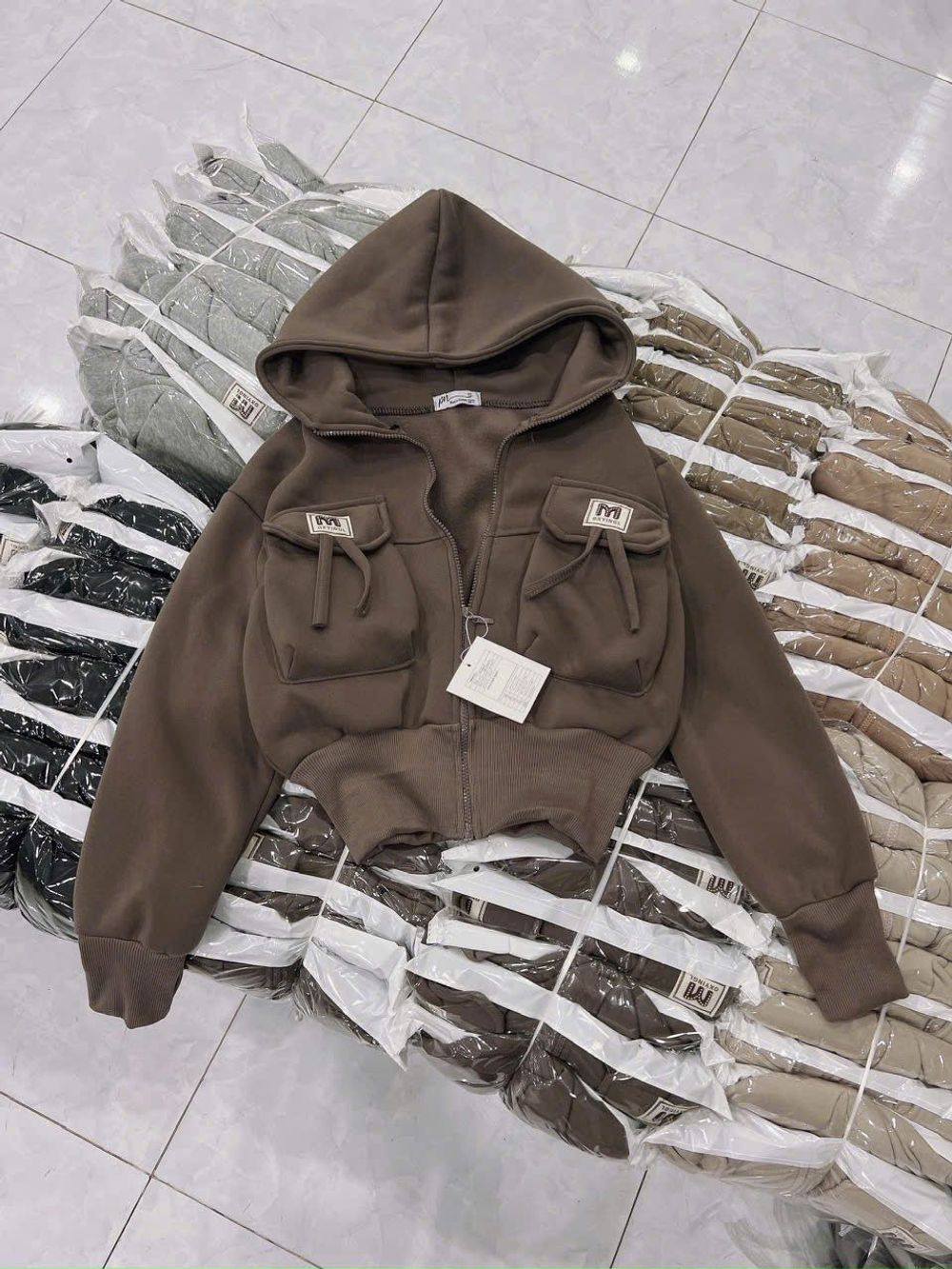 Áo khoác dáng lửng croptop có nón chất nỉ dệt XK dày túi nắp logo M