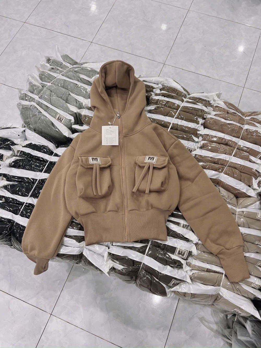 Áo khoác dáng lửng croptop có nón chất nỉ dệt XK dày túi nắp logo M