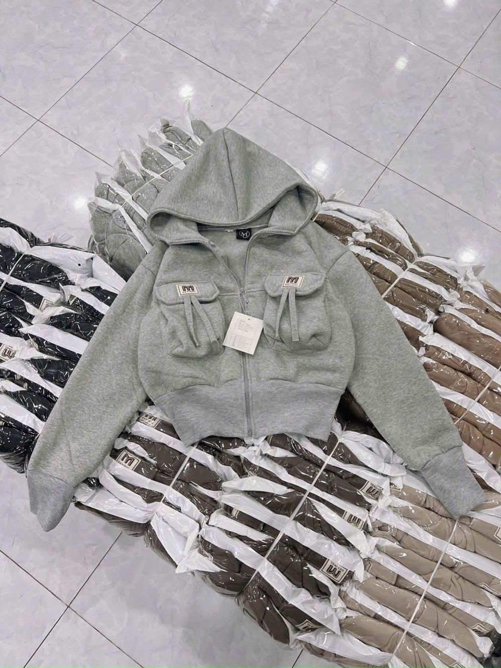 Áo khoác dáng lửng croptop có nón chất nỉ dệt XK dày túi nắp logo M