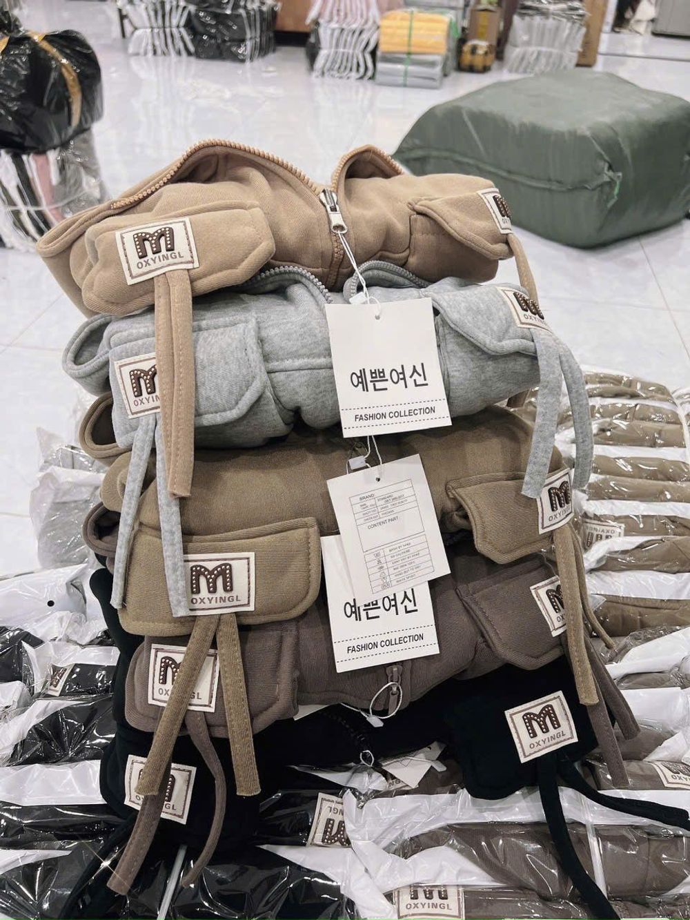 Áo khoác dáng lửng croptop có nón chất nỉ dệt XK dày túi nắp logo M