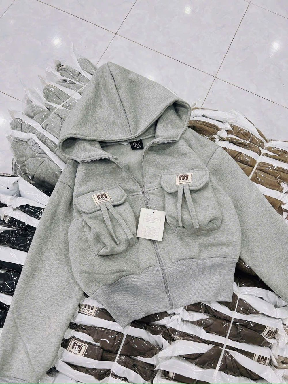 Áo khoác dáng lửng croptop có nón chất nỉ dệt XK dày túi nắp logo M