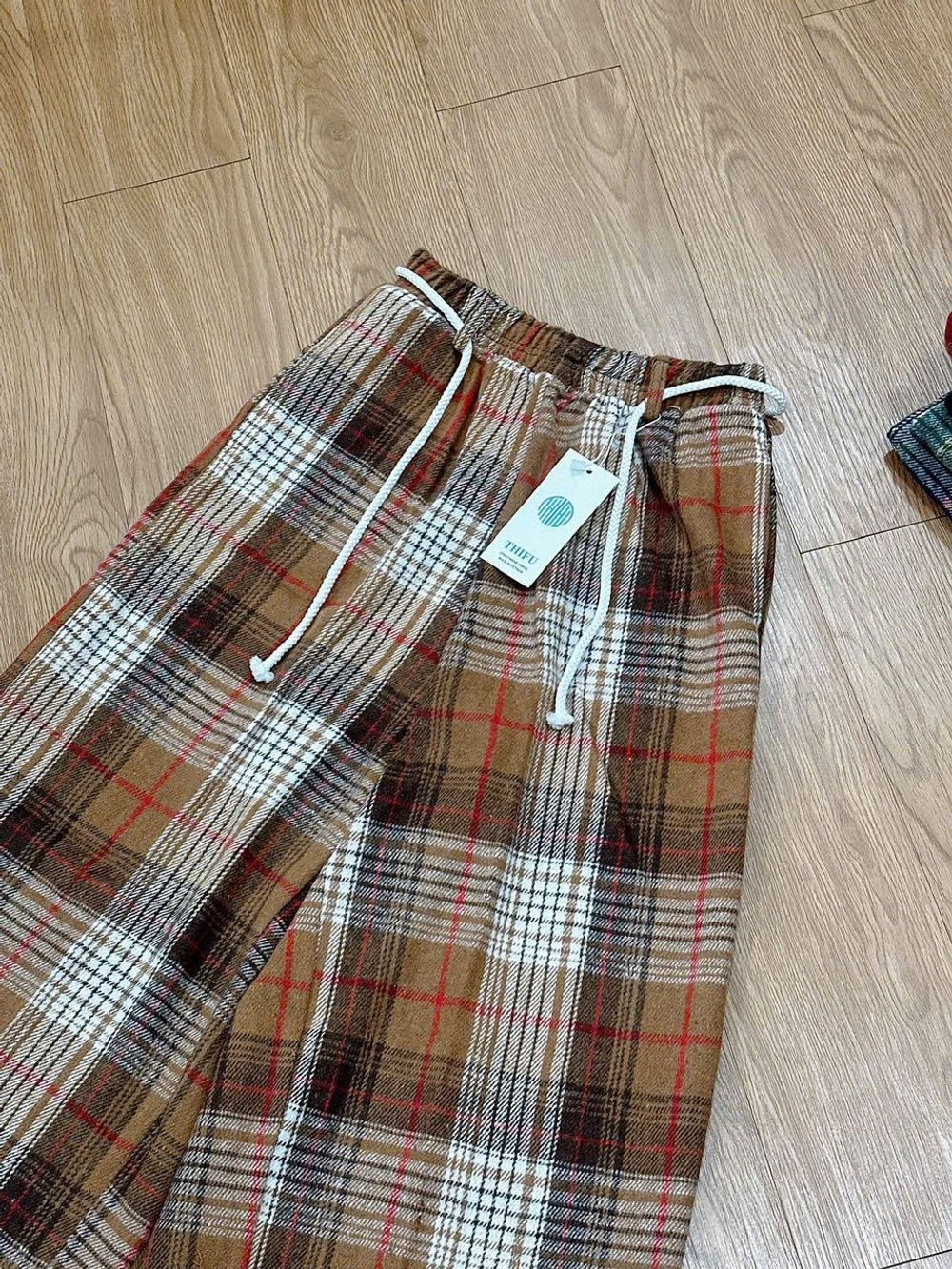 Quần ống rộng kẻ sọc chất nỉ dạ caro dày dặn phối dây luồng lai kèm dây thừng chun.