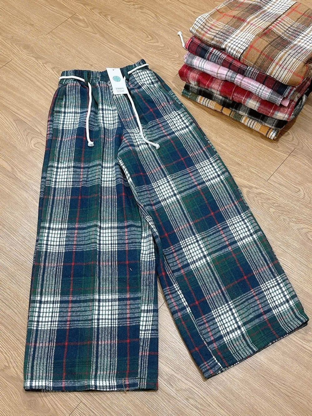 Quần ống rộng kẻ sọc chất nỉ dạ caro dày dặn phối dây luồng lai kèm dây thừng chun.