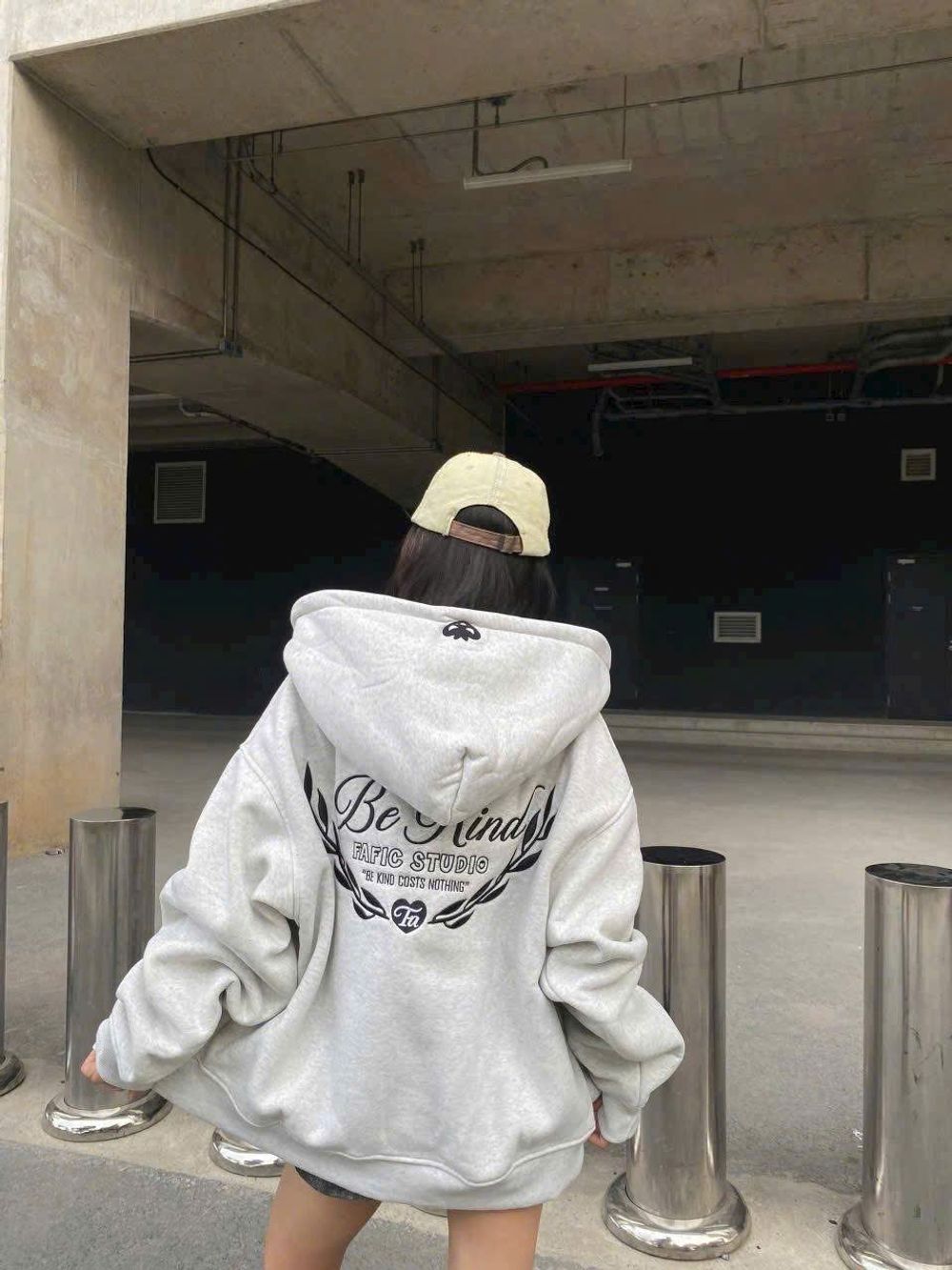 Áo Khoác Boxy Thêu BE KIND - Chất Nỉ Bông Mịn Dày, FORM RỘNG