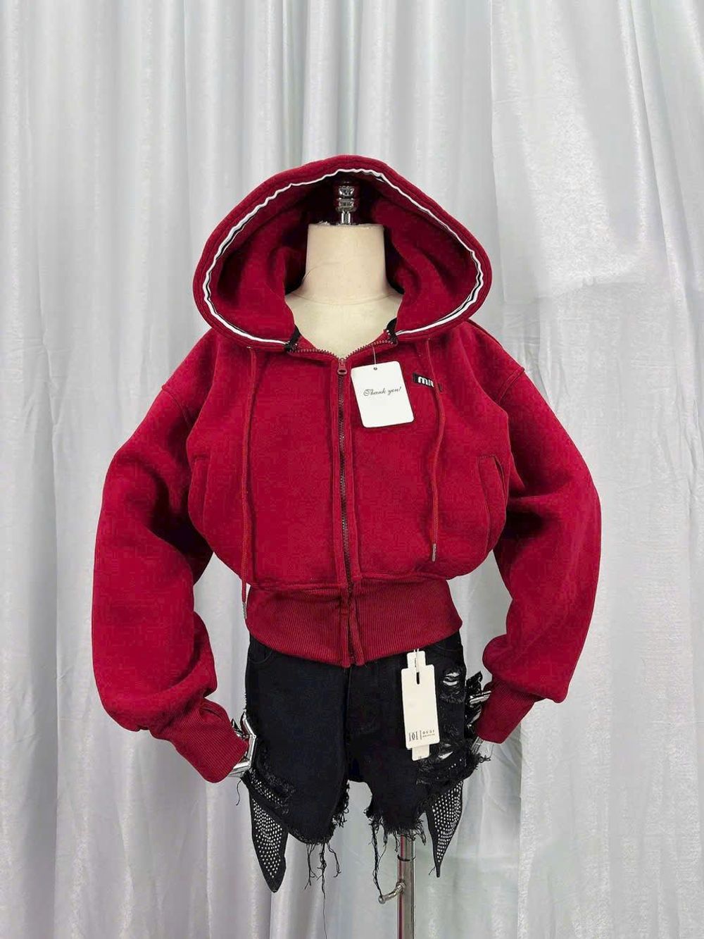 Áo khoác dáng lửng logo thêu Miu nón rộng chạy viền có túi trong chất nỉ bông dày mịn freesize dưới 65kg