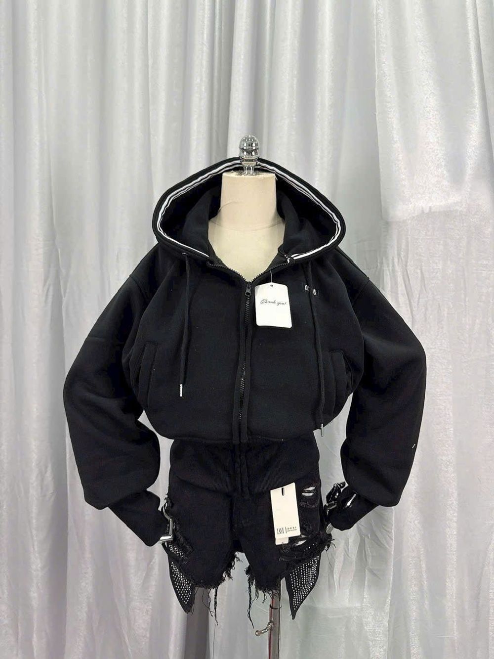 Áo khoác dáng lửng logo thêu Miu nón rộng chạy viền có túi trong chất nỉ bông dày mịn freesize dưới 65kg