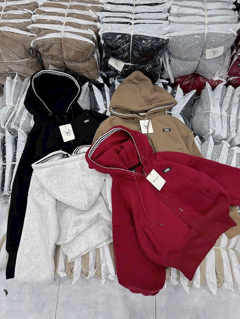 Áo khoác dáng lửng logo thêu Miu nón rộng chạy viền có túi trong chất nỉ bông dày mịn freesize dưới 65kg