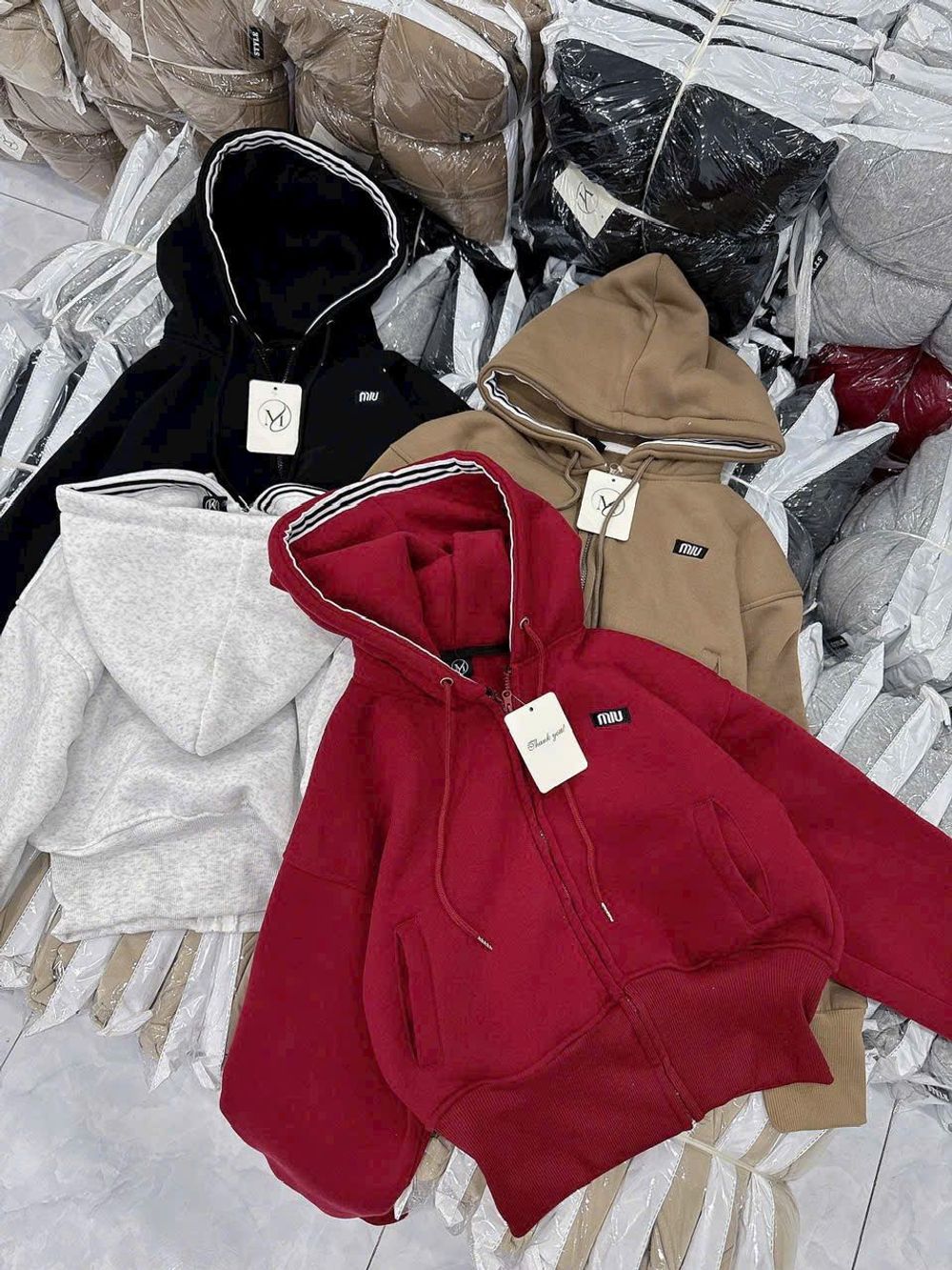 Áo khoác dáng lửng logo thêu Miu nón rộng chạy viền có túi trong chất nỉ bông dày mịn freesize dưới 65kg