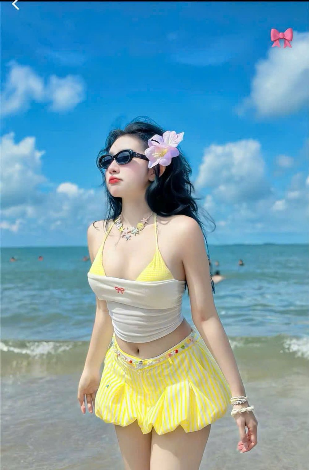 Set Đi Biển 3 Món Áo Quây + Bra Phối Quần Đùi Bí Xếp Li