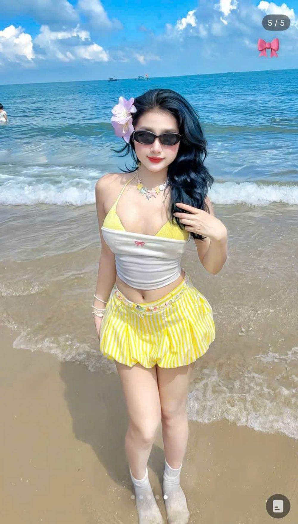 Set Đi Biển 3 Món Áo Quây + Bra Phối Quần Đùi Bí Xếp Li