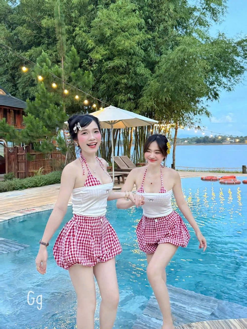 Set Đi Biển 3 Món Áo Quây + Bra Phối Quần Đùi Bí Xếp Li