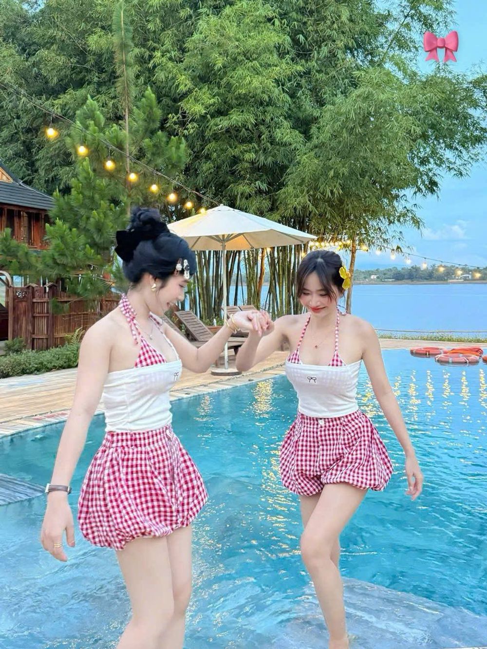 Set Đi Biển 3 Món Áo Quây + Bra Phối Quần Đùi Bí Xếp Li