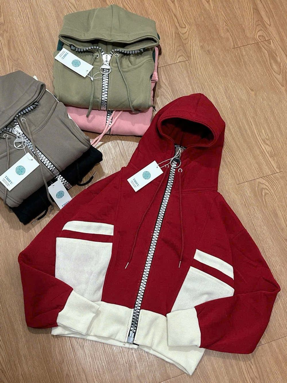 Áo Khoác Phối Màu Cổ Cao Dây Kéo Kim Loại To, Tay Xỏ Ngón, Chất Nỉ Bông Dày Mịn Form Boxy - Freesize Dưới 65kg