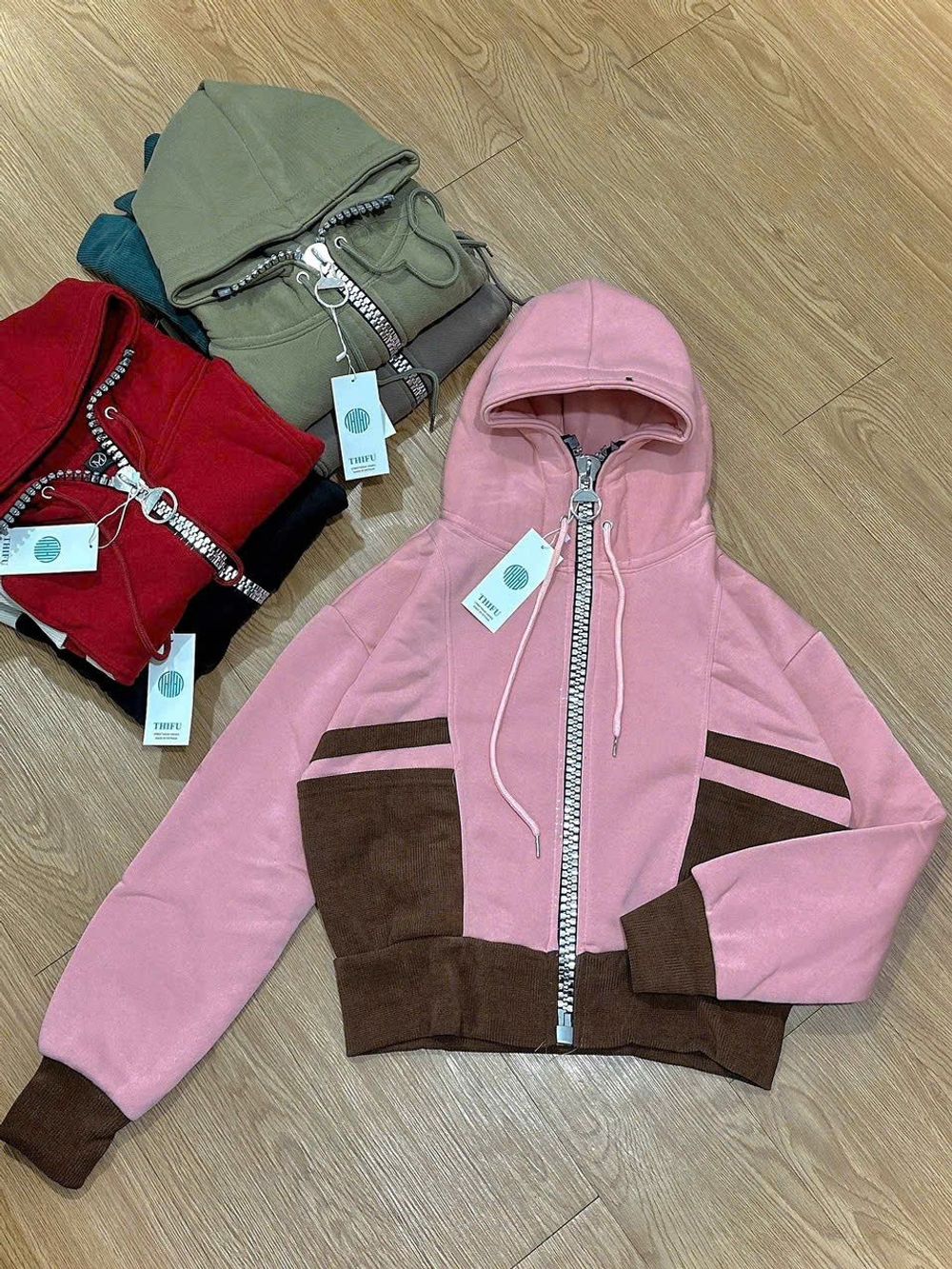 Áo Khoác Phối Màu Cổ Cao Dây Kéo Kim Loại To, Tay Xỏ Ngón, Chất Nỉ Bông Dày Mịn Form Boxy - Freesize Dưới 65kg