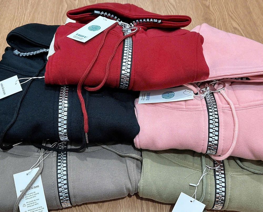 Áo Khoác Phối Màu Cổ Cao Dây Kéo Kim Loại To, Tay Xỏ Ngón, Chất Nỉ Bông Dày Mịn Form Boxy - Freesize Dưới 65kg