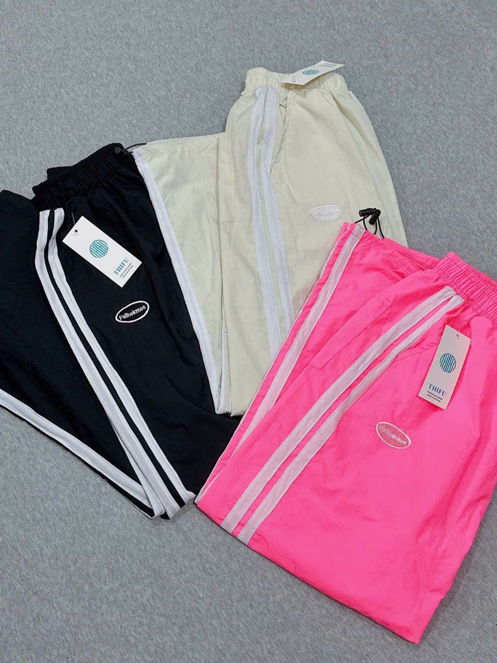 Quần Ống Rộng Dây Rút Lai Chất Dù Nhăn Phối 2 Sọc Logo Thêu Fallhekmes freesize dưới 65kg