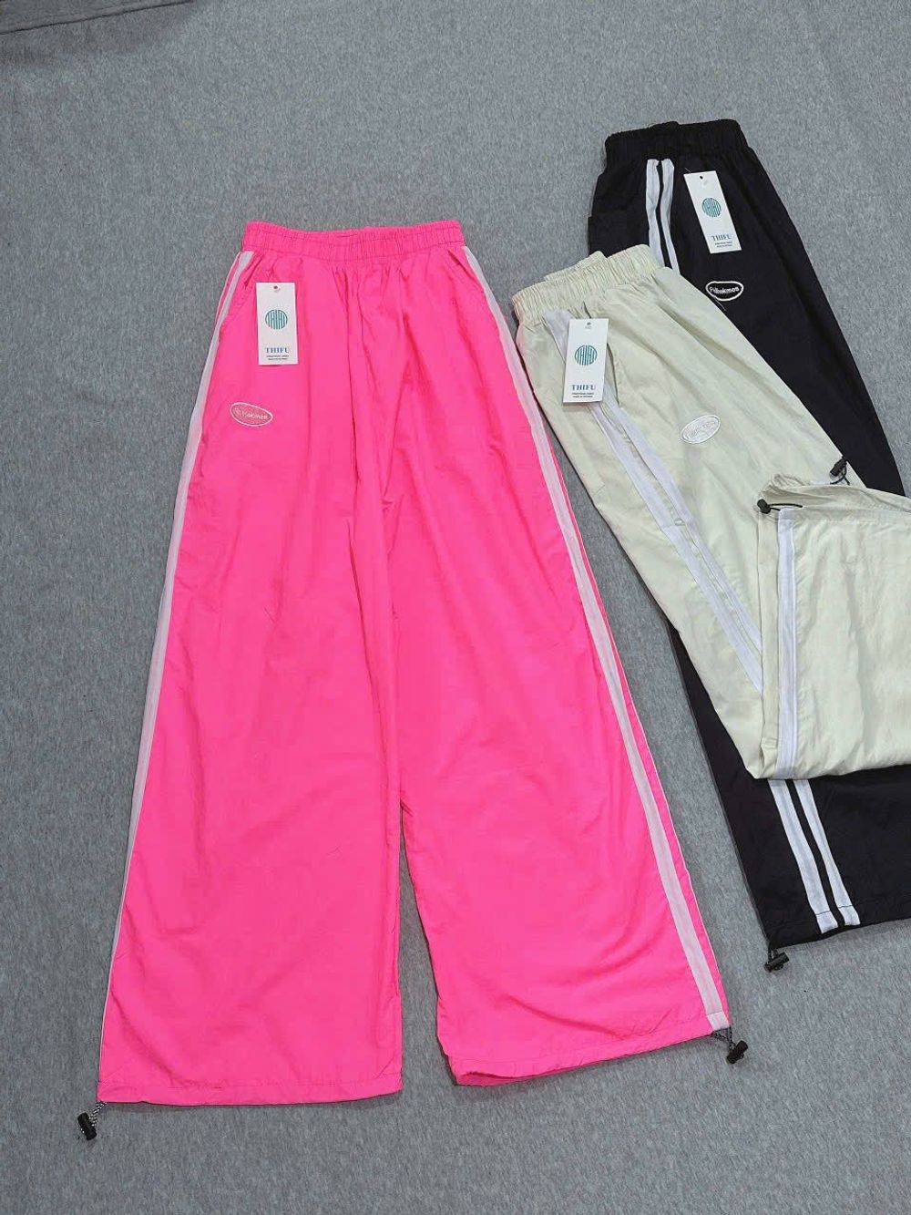 Quần Ống Rộng Dây Rút Lai Chất Dù Nhăn Phối 2 Sọc Logo Thêu Fallhekmes freesize dưới 65kg